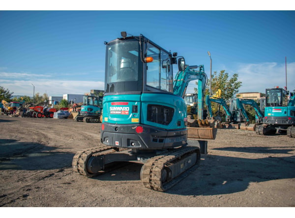 Miniexcavator SUNWARD 35UF DISPONIBIL PENTRU INCHIRIERE de vanzare